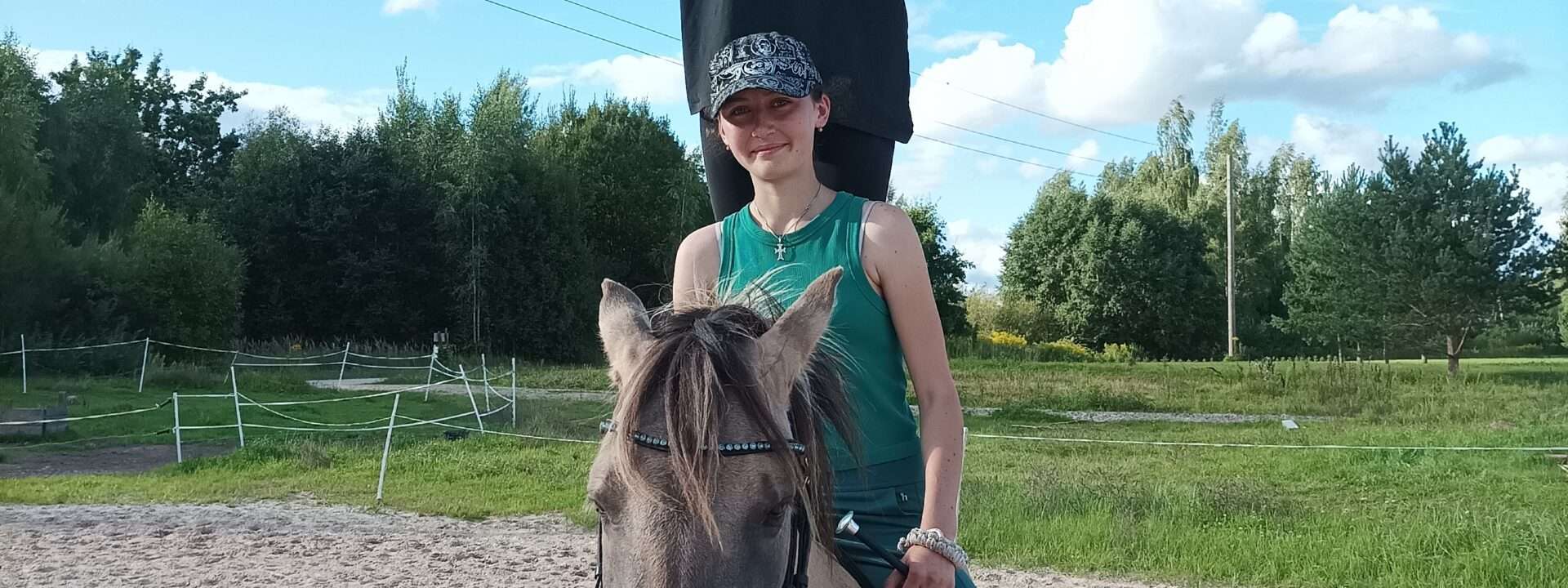 zirgu izjādes berniem Rīgā