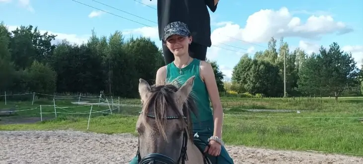 zirgu izjādes berniem Rīgā